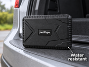petZeye GPS 915 tracker with water droplets resting on a vehicle’s rear bumper